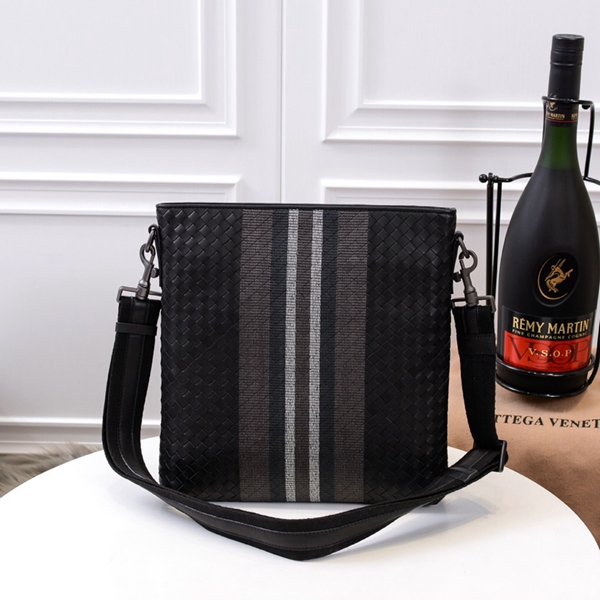 ボッテガヴェネタバッグ側面デザイン